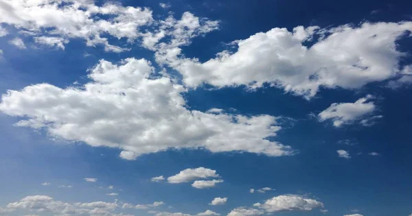 Schöne Wolken Vor Blauem Himmel Wolkenhimmel Blauer Himmel Mit Bewölktem — Stockfoto