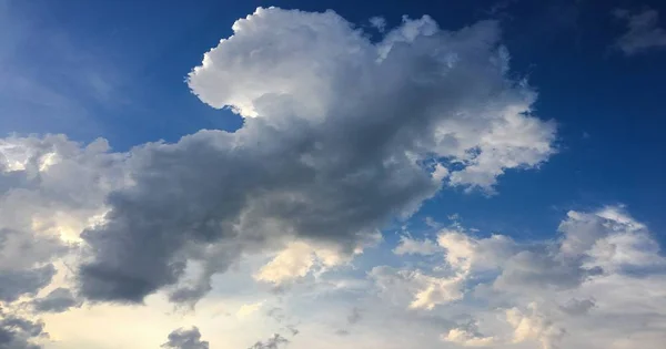 Belle Nuvole Sullo Sfondo Cielo Blu Cielo Nuvoloso Cielo Blu — Foto Stock