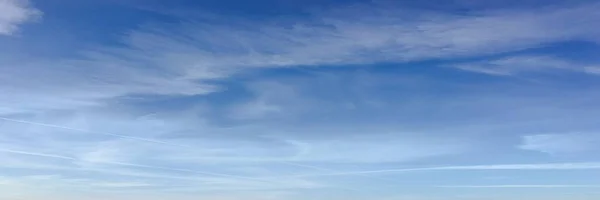 Schöne Wolken Vor Blauem Himmel Wolkenhimmel Blauer Himmel Mit Bewölktem — Stockfoto