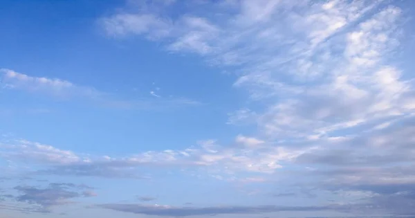 Schöne Wolken Vor Blauem Himmel Wolkenhimmel Blauer Himmel Mit Bewölktem — Stockfoto