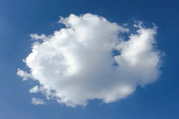 Lindas Nuvens Contra Fundo Azul Céu Céu Nublado Céu Azul — Fotografia de Stock