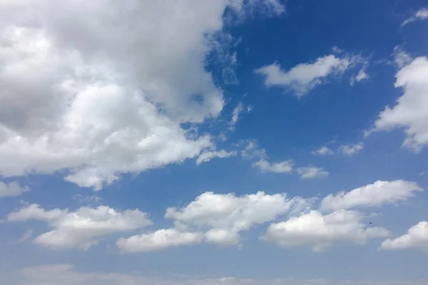 Schöne Wolken Vor Blauem Himmel Wolkenhimmel Blauer Himmel Mit Bewölktem — Stockfoto