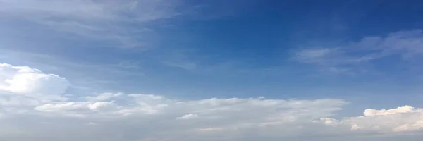 Hermosas Nubes Sobre Fondo Azul Del Cielo Cielo Nuboso Cielo —  Fotos de Stock