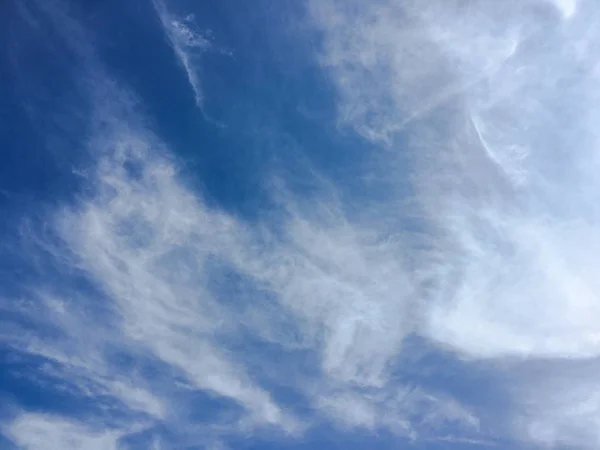 Lindas Nuvens Contra Fundo Azul Céu Céu Nublado Céu Azul — Fotografia de Stock