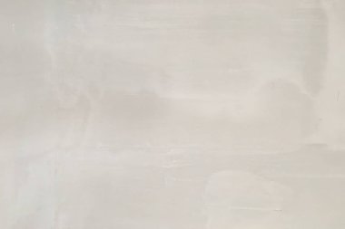 Beyaz boyalı yıkanmış fırça darbeleriyle arka plan gri ve siyah tonlarında dokulu. Beyaz sıvalı duvar
