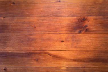 Tahta kahverengi tahıl dokusu, koyu duvar arkaplanı, ahşap masa manzarası.