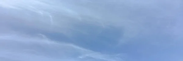 Nuvem Beleza Contra Fundo Azul Céu Céu Nuvens Céu Azul — Fotografia de Stock