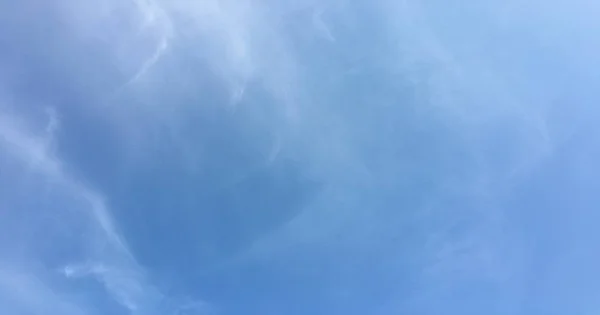 Awan Kecantikan Dengan Latar Langit Biru Langit Bungkuk Langit Biru — Stok Foto