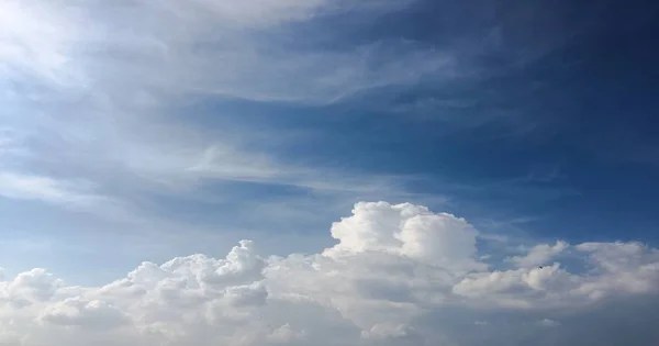 Schönheitswolke Vor Blauem Himmel Himmel Vernebelt Blauer Himmel Mit Bewölktem — Stockfoto