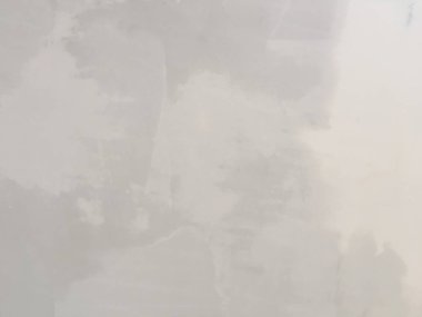 Beyaz boyalı yıkanmış fırça boya darbeleri ile arka plan beyaz ve siyah tonlarında dokulu. Resim sanat arka planlar soyut. El boyaması doku