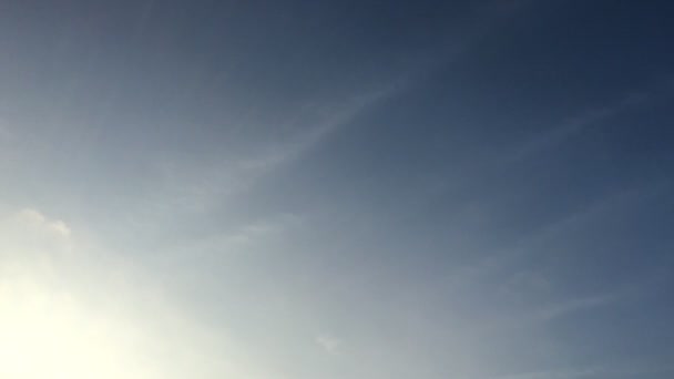 Białe Chmury Znikają Gorącym Słońcu Błękitnym Niebie Czas Lapse Ruchu — Wideo stockowe