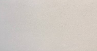 Beyaz boyalı yıkanmış fırça boya darbeleri ile arka plan beyaz ve siyah tonlarında dokulu. Resim sanat arka planlar soyut. El boyaması doku