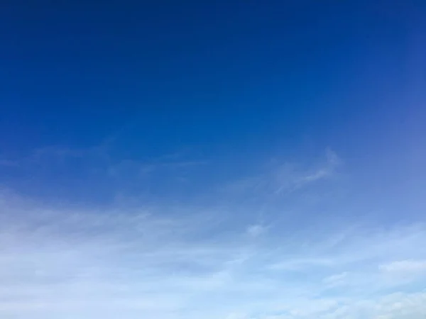 Nebesky modré pozadí Cloud. Obloha mraky — Stock fotografie