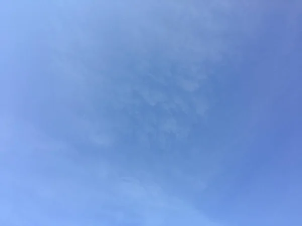 天空蓝色背景 云蓝的天空 — 图库照片