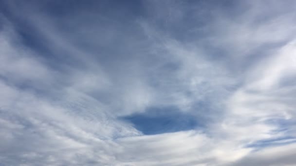 Witte Wolken Verdwijnen Hete Zon Blauwe Hemel Time Lapse Beweging — Stockvideo