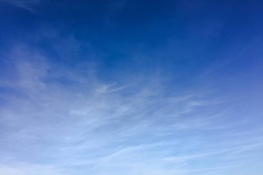 Bulut, gökyüzü mavi arka plan. Bulutlar mavi gökyüzü