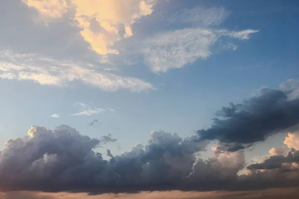 Prachtige Blauwe Lucht Met Wolkenachtergrond Luchtwolken Lucht Met Wolken Weer — Stockfoto