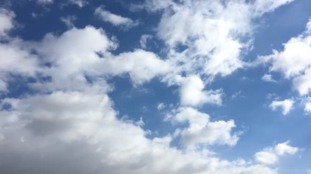 Cielo Azul Con Nubes Blancas — Vídeos de Stock