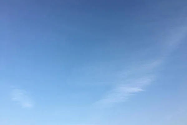 Moln, himmelsblå bakgrund. molnblå himmel. — Stockfoto