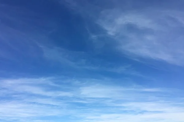 雲空の青の背景。雲青い空. — ストック写真