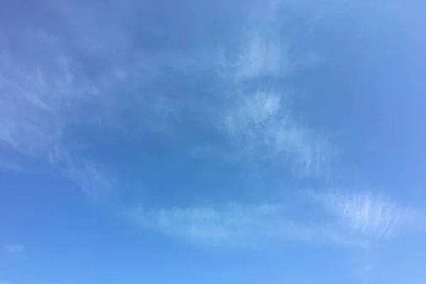 Nuvole, sfondo azzurro cielo. nuvola cielo blu. — Foto Stock