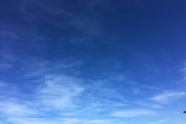 Awan, latar belakang biru langit. langit biru awan. — Stok Foto