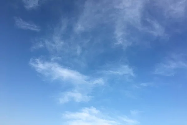 Nubes, fondo azul cielo. cielo azul nube . —  Fotos de Stock