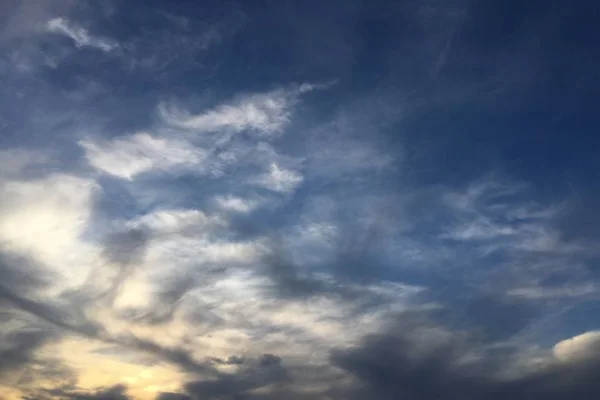 雲空の青の背景。雲青い空. — ストック写真