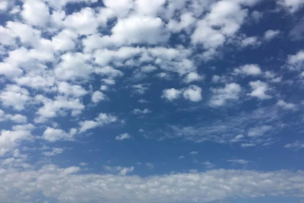 Nubes, fondo azul cielo. cielo azul nube . — Foto de Stock