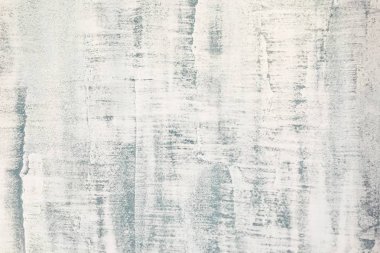 Beyazlatılmış katman desenli beton duvar.