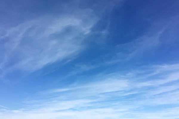 Moln, himmelsblå bakgrund. molnblå himmel. — Stockfoto