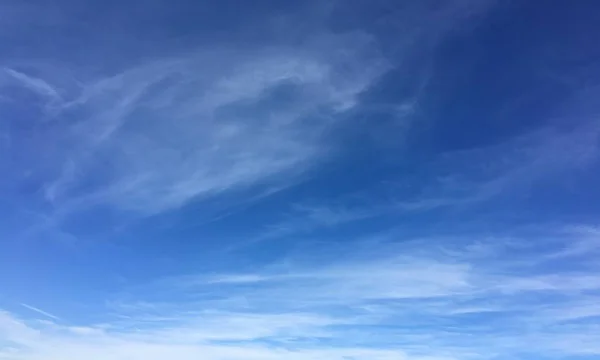 Nuvole, sfondo azzurro cielo. nuvola cielo blu. — Foto Stock