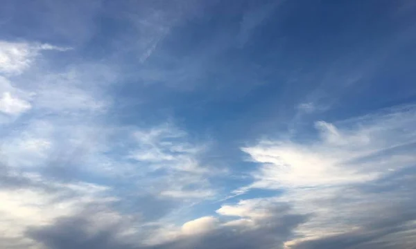 Awan, latar belakang biru langit. langit biru awan. — Stok Foto