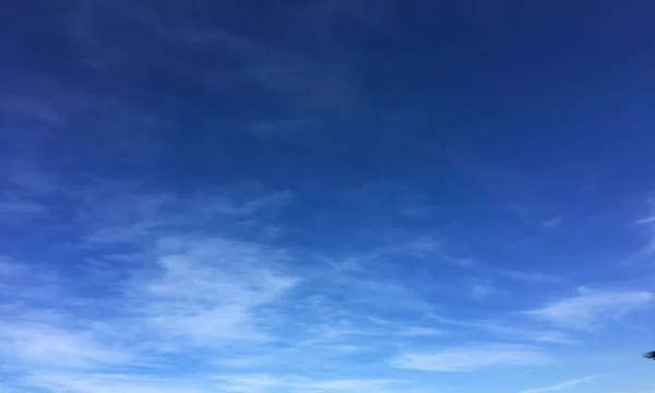 雲空の青の背景。雲青い空. — ストック写真