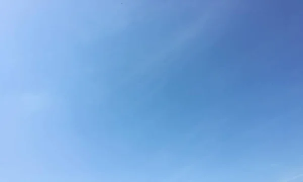 Nubes, fondo azul cielo. cielo azul nube . — Foto de Stock