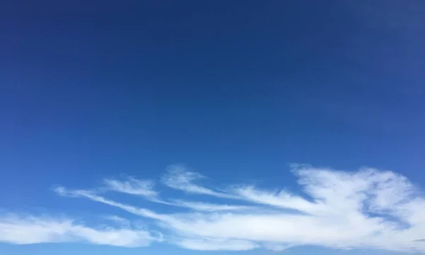 Wolken, blauer Himmel. wolkenblauer Himmel. — Stockfoto