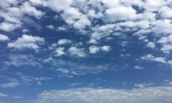 Nuages, fond bleu ciel. ciel bleu nuage. — Photo