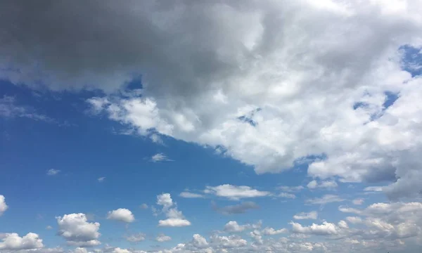 Nuages, fond bleu ciel. ciel bleu nuage. — Photo