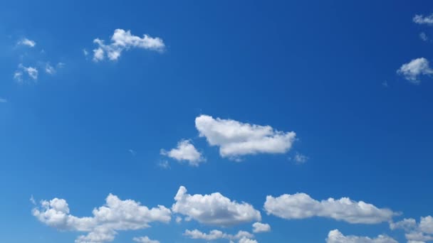 Weiße Wolken Verschwinden Der Heißen Sonne Blauen Himmel Zeitraffer Bewegungswolken — Stockvideo