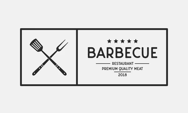 Barbekü restoranı - antika logo konsepti. Barbekü, ızgara ve barın logosu, ateş, ızgara çatal ve spatula. Mangal logosu şablonu. Grunge dokusu. Vektör illüstrasyonu