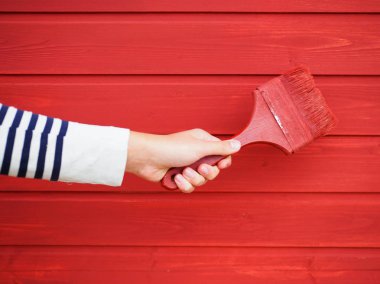 Ahşap arka plan üzerinde eski boya fırçası .