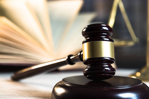 Закон и справедливость, концептуальный образ. Тема права
