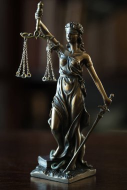 Hukuk ve adalet kavramı. Yargıç, kitaplar, adaletin terazisi çekiç. Mahkeme Tema.