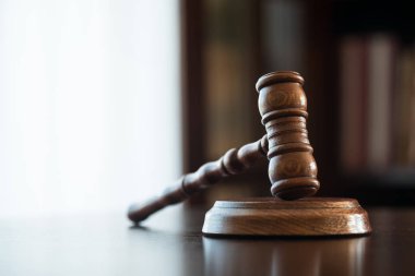 Hukuk ve adalet kavramı görüntü hukuk sembolleri ile