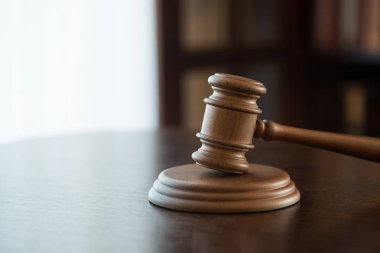 Hukuk ve adalet kavramı görüntü hukuk sembolleri ile