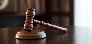 Hukuk ve adalet kavramı görüntü hukuk sembolleri ile