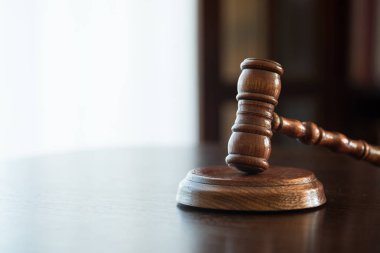 Hukuk ve adalet kavramı görüntü hukuk sembolleri ile