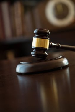 Hukuk ve adalet kavramı görüntü hukuk sembolleri ile