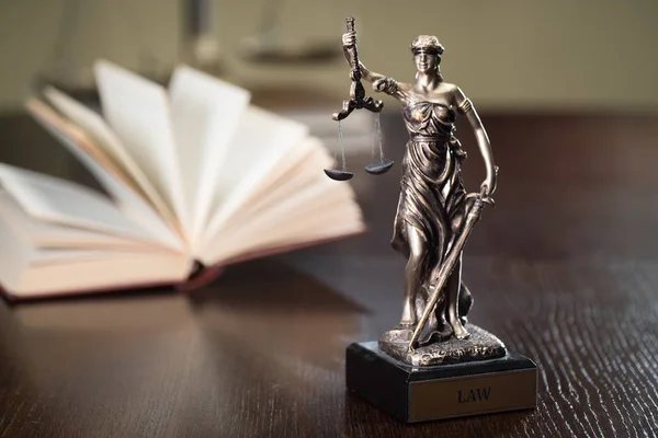 Hukuk sembollerde Avukatlık Bürosu