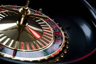  Casino arka plan, rulet tekerleği hareket oyun masada poker fişleri,